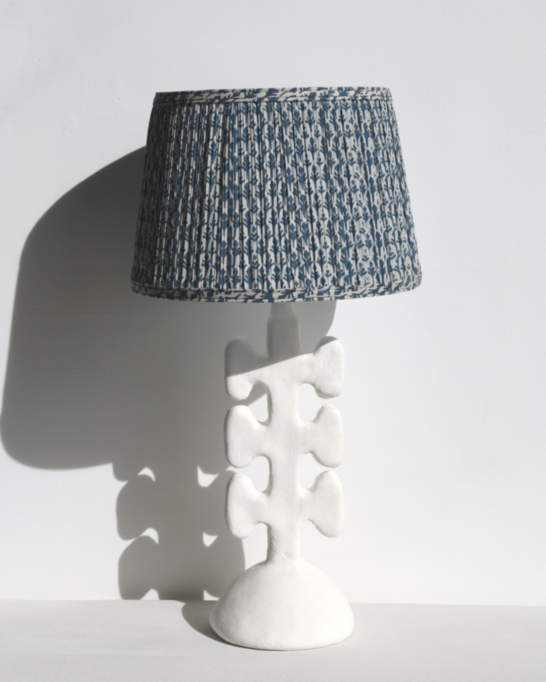 fishbone sculptural plaster table lamp
